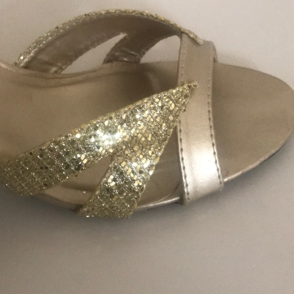 Women’s Madeline Stuart gold heels size 8.5 - Picture 5 of 7